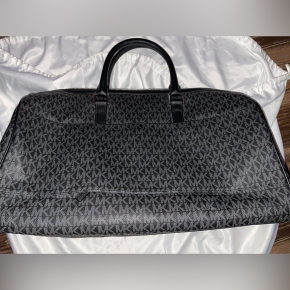 NWT Michael Kors Signature Commuter Duffle Bag - Picture 3 of 4